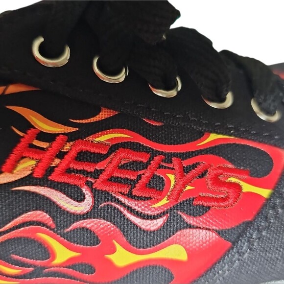 Heelys Pro 20 Print Black Red Flames Sz 4 Retro, Skater, Fun Sneaker with Wheels - Picture 3 of 9